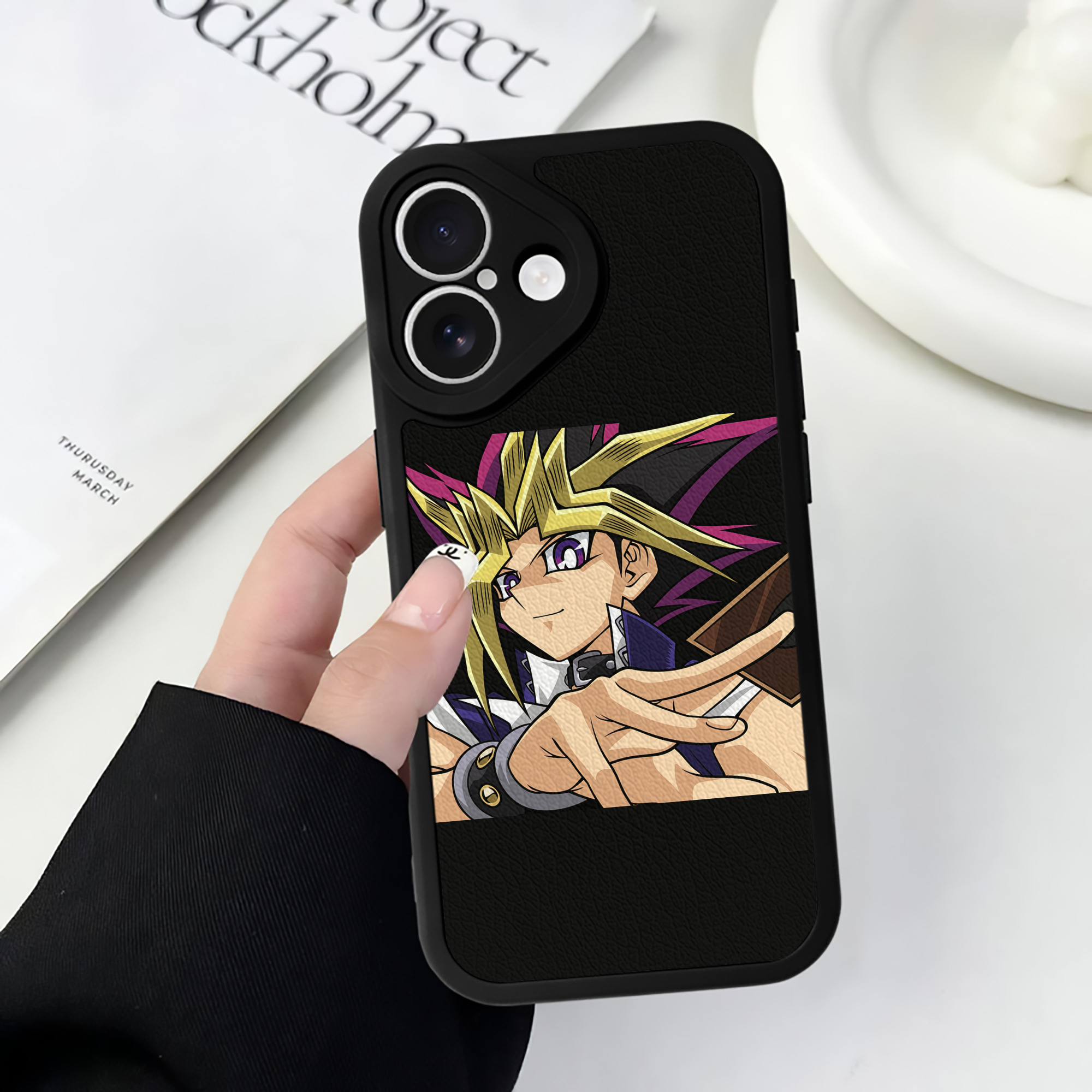 遊☆戯☆王 Yu-Gi-Oh! 【iPhone 16シリーズ対応】シリコンスマホケース（レザー調） 材質：シリコン